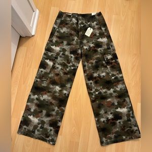 Levi’s baggy cargo (size 26)